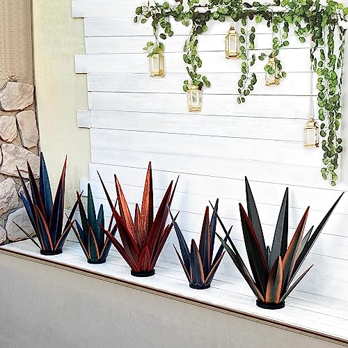 Large Metal Agave Plant Outdoor Decor with Solar Light