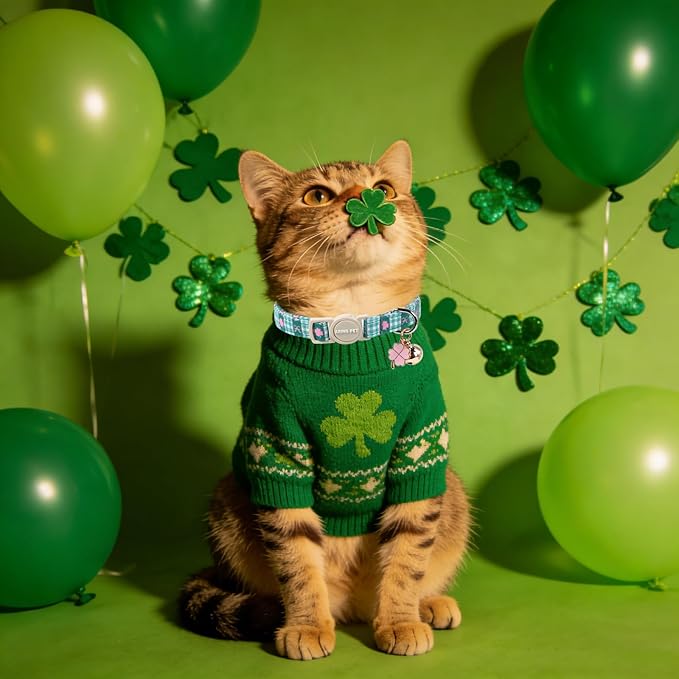 ARING PET 2 Pack St Patrick's Day Cat Collar, Breakaway Kitten Small Cute Green Lucky Clover Shamrock Collars with Bells for Girl Boy Cats