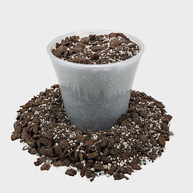 Gardenera Professional Succulent Soil Premium All Purpose Blend | Pre-Mixed Ready to Use for Cactus and Succulents | Sphagnum Peat Moss, Perlite, New Zealand Pine Bark - Made in USA - 4 Quart