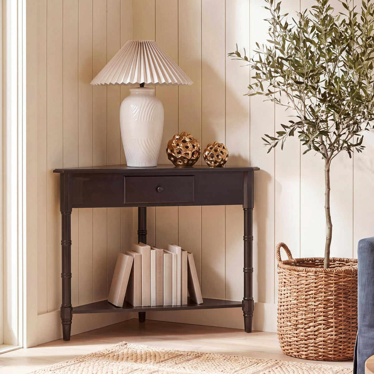 Furniture Gomez 1